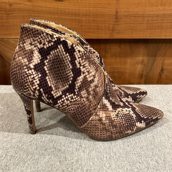 Jessica Simpson Layra snakeskin booties, size 8/38.5 - Picture 2 of 9